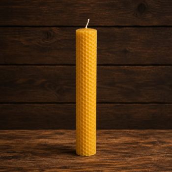Hand Rolled Beeswax candle. Average burning time 15 hours. Sizes are approximate as these are hand made. As beeswax is a natural product the colour and aroma may vary.
Candle dimensions:
L : 225mm
W: 22.5mm