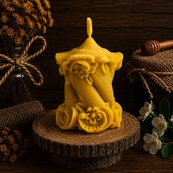 The Decorated Rose Candle is a beautiful and elegant addition to any home decor. Made from pure beeswax, it emits a warm and natural scent. The candle is adorned with a delicate rose design that adds a touch of sophistication to any room. Not only does it provide a warm ambiance, but it also has the benefit of being all-natural, producing no toxic by-products or heavy soot when burned. Light up this candle on special occasions or simply enjoy it as a part of your daily routine.
Width: 65mm

Height: 85mm
Weight: 123g
Burn time: 15 hour
