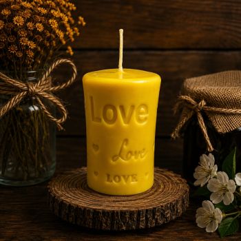 The Pillar Candle with Love Inscription is the perfect way to express your affection. Made from pure beeswax, this candle burns cleanly and produces a warm, natural fragrance. The pillar shape and elegant love inscription make it a great addition to any room or a thoughtful gift for a loved one. In addition to its beautiful appearance, beeswax candles are also known for their long burn time and their ability to purify the air. This candle is sure to bring joy and comfort to any space.
Width: 60mm

Height: 90mm
Weight: 213g
Burn time: 33 hour
