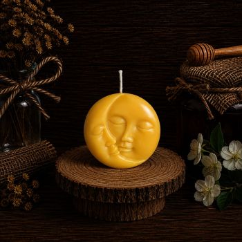 Bring a touch of celestial magic to your home with our Creative Sun and Moon Candle! This beautiful handmade candle features a unique design, with a cheerful sun on one side and a peaceful moon on the other.
&nbsp;