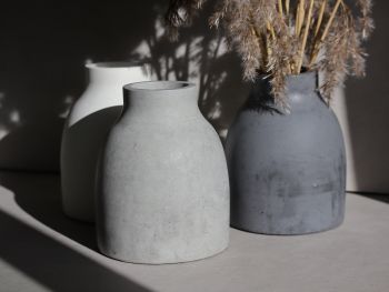 Minimalistic concrete vase. Suitable for dried flowers.
Size: height 16cm, bottom 13cm;
Weight: ~2.5kg