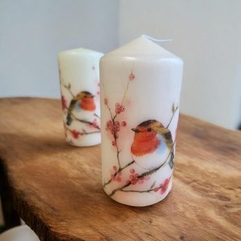 Beautiful Pilar Candle decorated with decoupage techniques Robin
This candles measures 15 cm height, diameter 7.5cm, burning time 70+ hours Unique Gift, Perfect idea for a gift or even to keep for yourself These candles will be perfect for decorating. Will be in box wrapped packaging for delivery. Made with love by Mariyas Creations &nbsp;