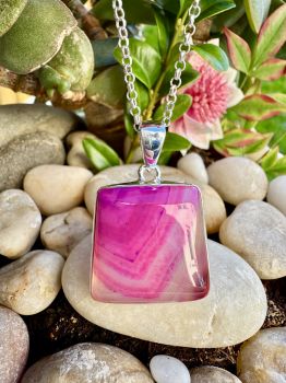 Beautiful Natural Pink Botswana Agate Sterling Silver Necklace
Metal: Sterling Silver
Gem: Botswana Agate
Agate Size: 23mm x 22mm