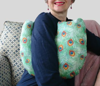 My breast cancer surgery support pillows are ideal for use directly after surgery, or in the following weeks while healing takes place. This support pillow is shaped to fit comfortably under the affected arm, and is filled with high quality polyester filling to a fairly firm finish, perfect to provide adequate support and comfort. This pillow reaches mid chest in width, so it will easily cover the surgery area, and provide support&nbsp; and padding.
It measures 43cm wide X 37cm long and 10 cm in depth. This has gorgeous green peacock feathers fabric is soft and breathable. All pillows come with a handmade with love by Rodgersonhandcraft label, and are fully reversible.