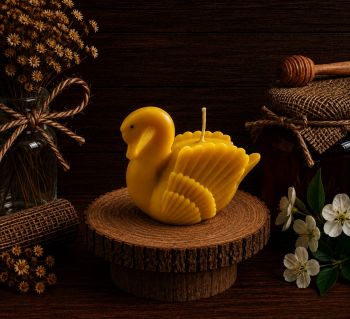 Illuminate your space with the Wild Goose Beeswax Candle. Dimensions of 60mm in height and 90mm in width, weighing 80g. Enjoy up to 8 hours of enchanting burn time. Embrace the natural ambiance and elegance of this exquisite candle.