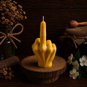 Meet our Larger-Than-Life 3D Middle Finger Beeswax Candle! Standing tall at 170mm, wider than your average at 90mm, and confidently weighing 290g. Burn time? A whopping 15 hours &ndash; that&rsquo;s a lot of attitude in one candle. Light it, embrace the buzz, and let this sassy masterpiece do the talking.