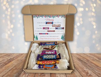 Introducing our Mam Christmas Chocolate Poem Gift Box! Packed with six delicious full-sized chocolate bars, it&rsquo;s the perfect way to spread holiday cheer.