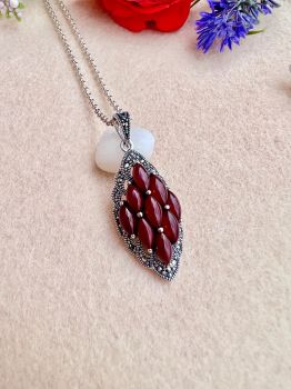 Beautiful Art Deco Red Agates Marcasite Sterling Silver Necklace
Metal: Sterling Silver&nbsp;
Gem: Red Agate, Marcasite
Pendant size: 44mm x 17.5mm