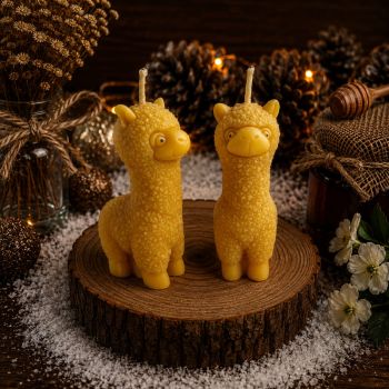 Experience the pure elegance of our Alpaca Beeswax Candle. Handcrafted with care, it&rsquo;s 90mm long, 45mm wide, and 60g in weight, ensuring a 15-hour burn time. Crafted from our pure beeswax, its alpaca design adds a touch of nature to your space.