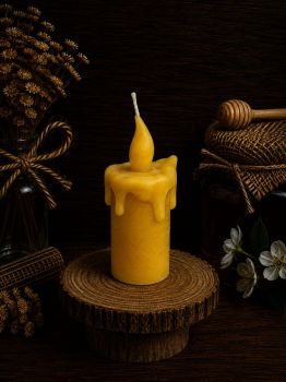 Introducing our Aromatherapy Beeswax Candle: 105mm x 45mm, 76g, with a 10-hour burn time. Immerse yourself in soothing scents and create a tranquil ambiance for moments of relaxation.