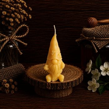 Presenting our Gift Dwarf Beeswax Candle&mdash;an ideal blend of artistry and thoughtful design. Crafted with care at 90mm in length, 45mm in width, and a weight of 63g, this handcrafted delight promises a generous 12-hour burn time. Illuminate your space with the natural charm and sustainable elegance of our Beeswax Candle, making it the perfect choice for a unique and meaningful gift. Embrace the compact beauty and lasting glow of our candle&mdash;a thoughtful present that brings warmth to any occasion.