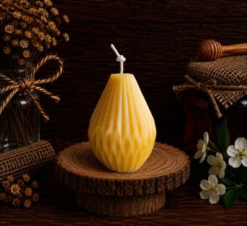 Introducing our Pear Geometric Beeswax Candle, a petite masterpiece that combines artistry with natural charm. Crafted with precision at 90mm in length, 70mm in width, and a weight of 129g, this hand-poured delight offers a brief yet enchanting 20-minute burn time. Illuminate your space with the unique design and natural ambiance of our Beeswax Candle&mdash;a perfect blend of elegance and brevity.