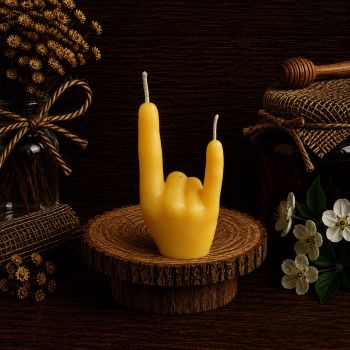 Introducing our hand-shaped beeswax candle: 120mm length, 60mm width, 81g weight. Enjoy 20 hours of clean, natural burn time. Each candle is uniquely crafted for a touch of artisanal elegance. Sustainable, eco-friendly, and perfect for creating a warm ambiance. Elevate your space with this handmade, decorative piece.