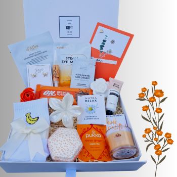 Treat someone you love (or yourself) to this amazing gift box, filled with goodies. It is a lovely present for moments of total relaxation.
The perfect pick-me-up!
&nbsp;
THE PERFECT GIFT FOR ANY OCCASION:
Surprise someone you love today!!! Whether you&rsquo;re saying&nbsp; Happy Birthday, Mother&rsquo;s Day, Anniversary or just to say&nbsp; Thanks for being you. This beautiful spa set will be a great gift to give your loved ones for any occasion or just because!