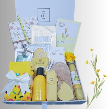 Treat someone you love (or yourself) to this amazing gift box, filled with goodies. It is a lovely present for moments of total relaxation.
The perfect pick-me-up!
&nbsp;
THE PERFECT GIFT FOR ANY OCCASION:
Surprise someone you love today!!! Whether you&rsquo;re saying&nbsp; Happy Birthday, Mother&rsquo;s Day, Anniversary or just to say&nbsp; Thanks for being you. This beautiful spa set will be a great gift to give your loved ones for any occasion or just because!