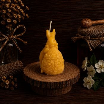 Introducing our Easter Cute Rabbit Beeswax Candle, a delightful addition to your Easter celebrations! Crafted from our own beeswax, this charming candle captures the essence of springtime joy.
Standing at 90mm in height and 50mm in width, our Easter Cute Rabbit Beeswax Candle is perfectly sized to adorn your holiday table or mantlepiece. Weighing 50g, it's lightweight yet substantial enough to make a statement.
With a burn time of approximately 12 hours, this adorable rabbit candle will illuminate your Easter gatherings with warmth and whimsy. Bring a touch of nature's sweetness into your home with our Easter Cute Rabbit Beeswax Candle.