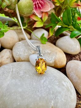 Citrine promotes motivation, activates creativity and encourages self-expression. Enhances concentration and revitalises the mind. It releases negative traits, depression, fears and phobias.