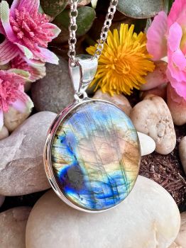 High polished round Labradorite Sterling Silver NecklaceMetal: Sterling SilverGem: Natural LabradoriteStone Size: 30mm x 30mm
Labradorite Gemstone is used as a protection and strength stone. In many cultures, the use of this stone is believed to endow the owner with mystical powers and spiritual glory.&nbsp;