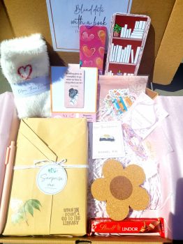 Blind Date met een boek cadeaudoos - Bookie cadeauset Bookish Goodies Romance Edition - Nederland