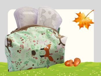 This sanitary pads holder pouch has cute foxes, deer and bears on spring green background print. It is lined with a soft white fabric and has a beige zip to close.&nbsp;&nbsp;
This bag will fit standard period pads or tampons packets. The pouch measures 14cm long X 9cm wide X 8cm with a handmade tag added. It is a descreet way of holding pads or make up, if needed or can&nbsp; be used for everyday uses.&nbsp;&nbsp;