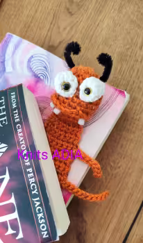 Bookmark Cockroach 🪳 great and fun gift for your friends, family or yourself!
Enjoy your reading! 