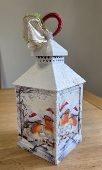 
Beautiful Christmas Lantern Robins
&nbsp;
Hand paint and decorate with decoupage techniques&nbsp;
&nbsp;
3D snow effect


&nbsp;
Lantern size: 25.5cm x 10 cm
&nbsp;
&nbsp;

&nbsp;
&nbsp;