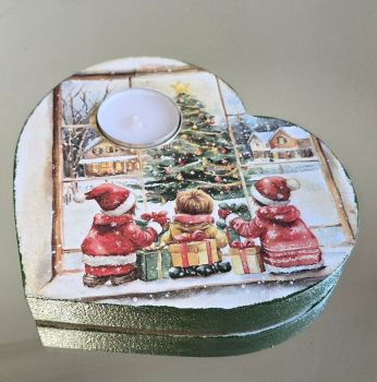 Beautiful tealight holder, decorated with decoupage Christmas&nbsp;
Size 15/16cm
&nbsp;