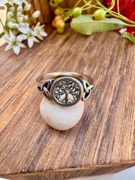 Tree of Life Trinity Knot Sterling Silver Ring
Face Height: 10mm&nbsp;
Material: Sterling Silver
Finished: Oxidized