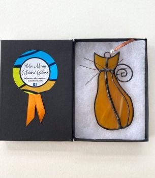 A lovely gift for a cat loving friend. Beautiful stained glass cat comes in black presentation box. The piece is 5.5cm wide and 11cm long.