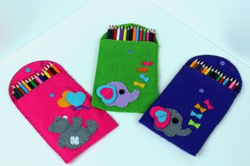 
 	Handmade felt Childrens pencil case with 15 colouring pencils.
18cm X 13 cm .
Snap fastener closure.

Please note colours may vary slightly .
