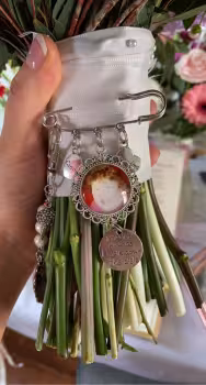 A Beautiful Memorial Gift for the Bride to be to ensure her loved ones passed are their on her special day